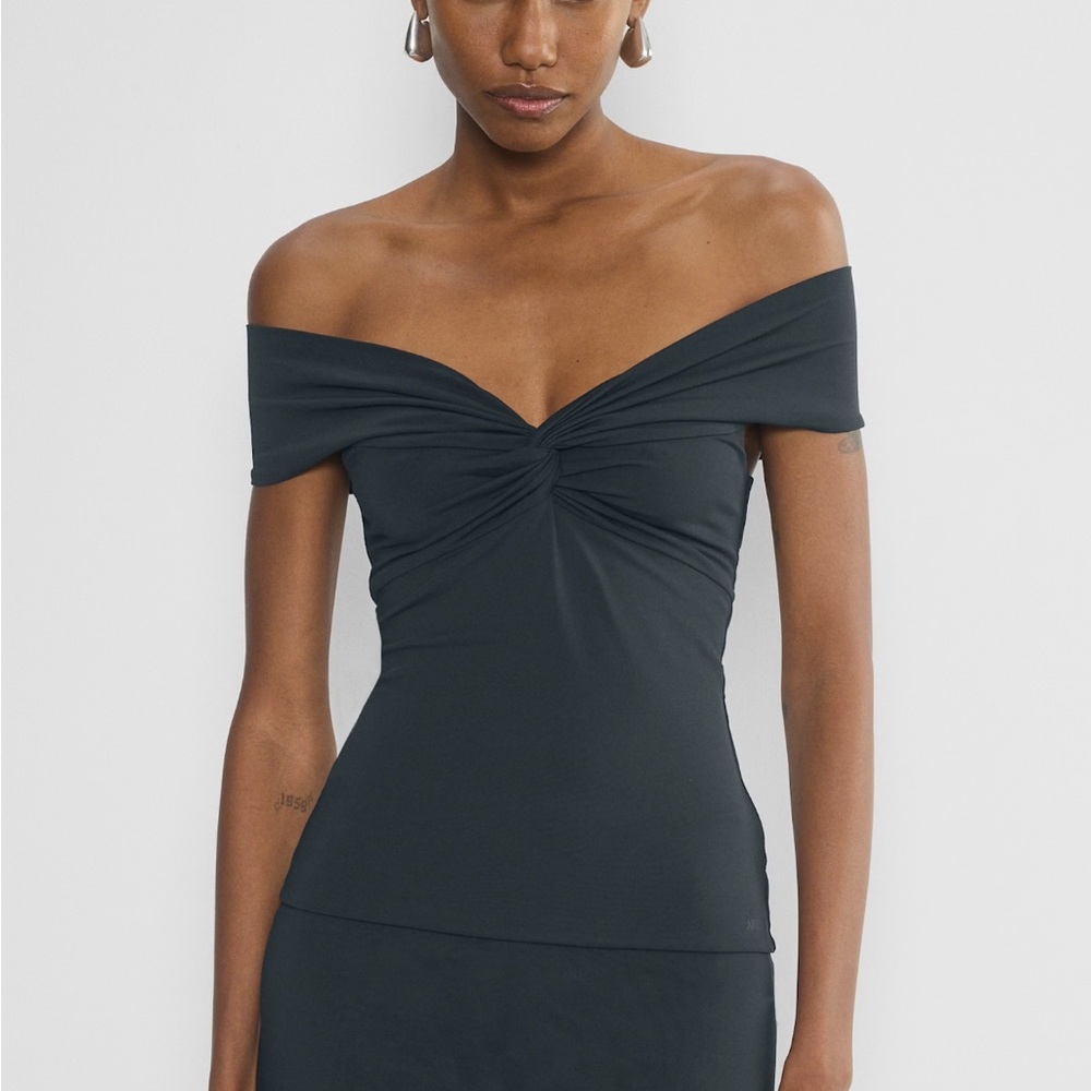 Aritzia Original Contour Twist Off shoulder navy XS